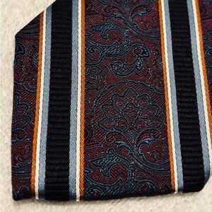 Brand New Corporate Power Tie By JOS A. BANK (Signature Gold)